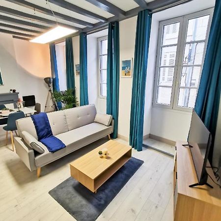 Appartement Ma Douce Charente - Superbe T3 Design et Fonctionnel - Hyper Centre à Saintes Exterior foto