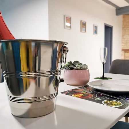 Appartement Ma Douce Charente - Superbe T3 Design et Fonctionnel - Hyper Centre à Saintes Exterior foto